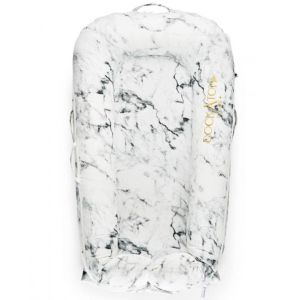 DockATot® Večnamensko gnezdece Deluxe+ Carrara Marble (0-8 m)